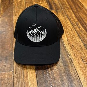 Horn gear Mountain Trucker Hat
